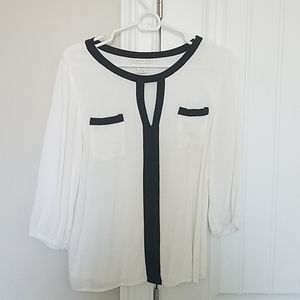 Blouse with black trim, soft and stylish